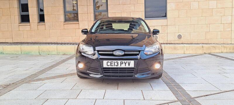 Ford Focus view 3