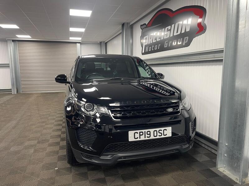 Land Rover Discovery Sport view 3
