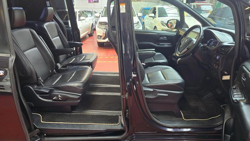 Toyota Voxy view 6