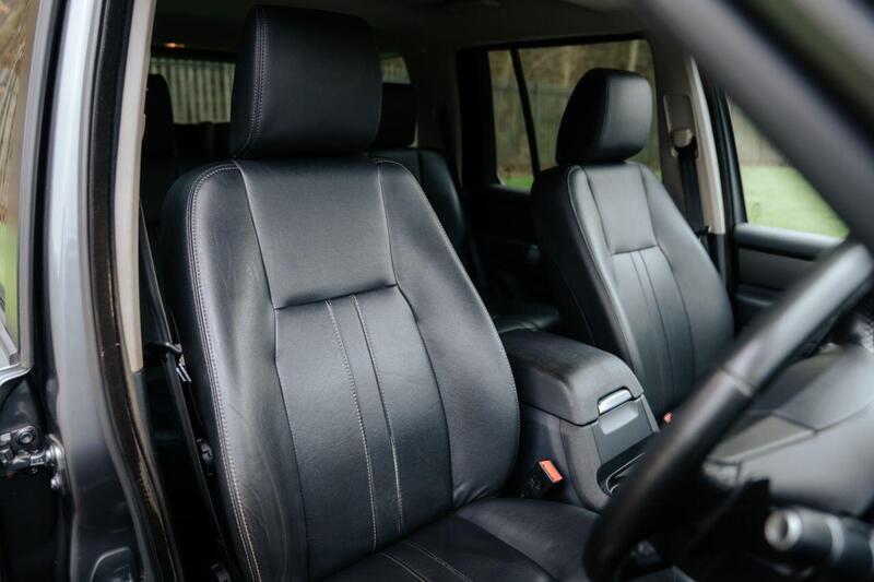 Land Rover Discovery 4 view 4
