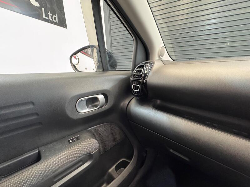 Citroen C3 Aircross view 22