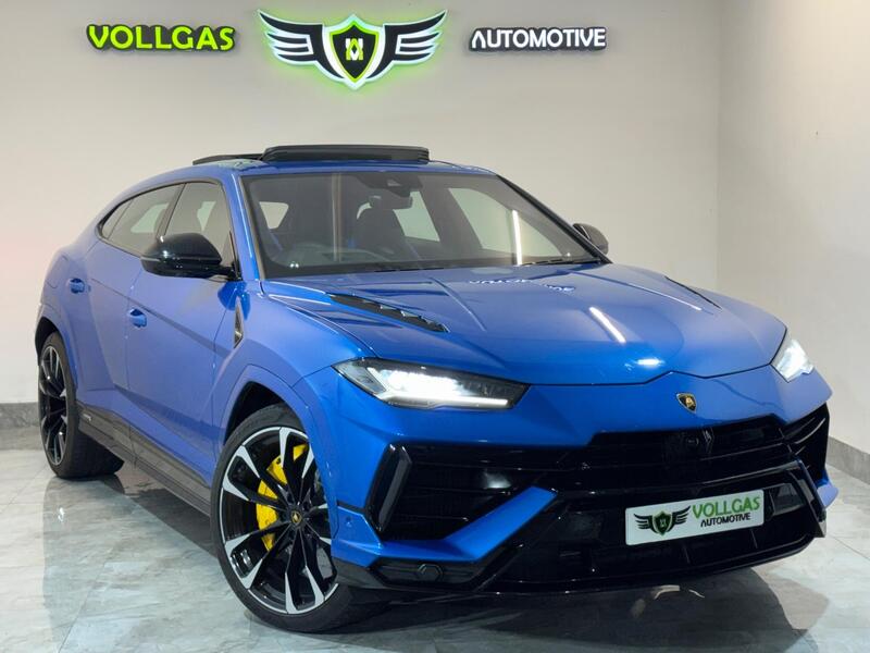 Lamborghini Urus view 3