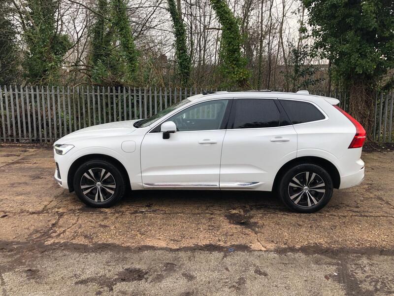 Volvo XC60 view 3