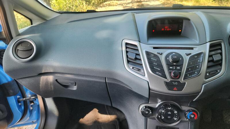 2009 Ford Fiesta — photo 31