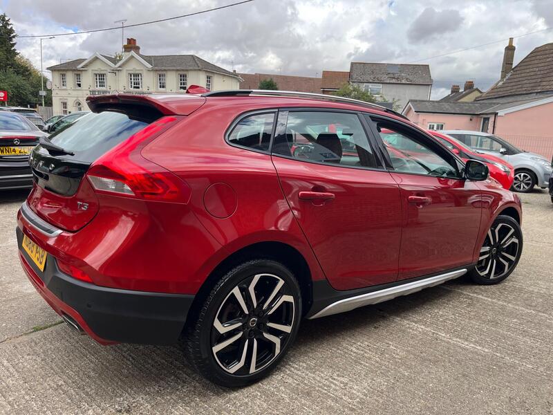 Volvo V40 Cross Country view 6