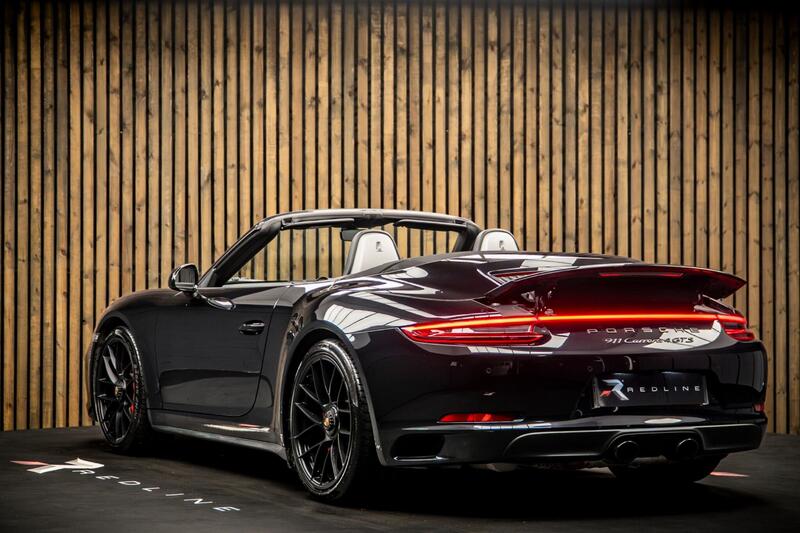 Porsche 911 view 3