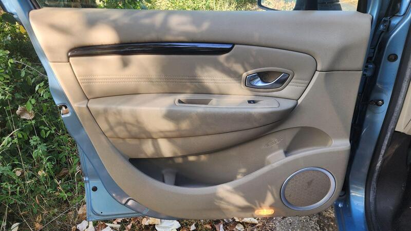 2010 Renault Scenic — photo 51