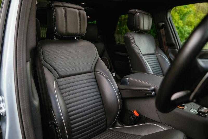 Land Rover Discovery view 4