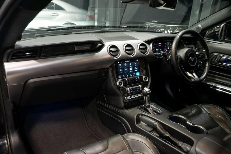 Ford Mustang view 4
