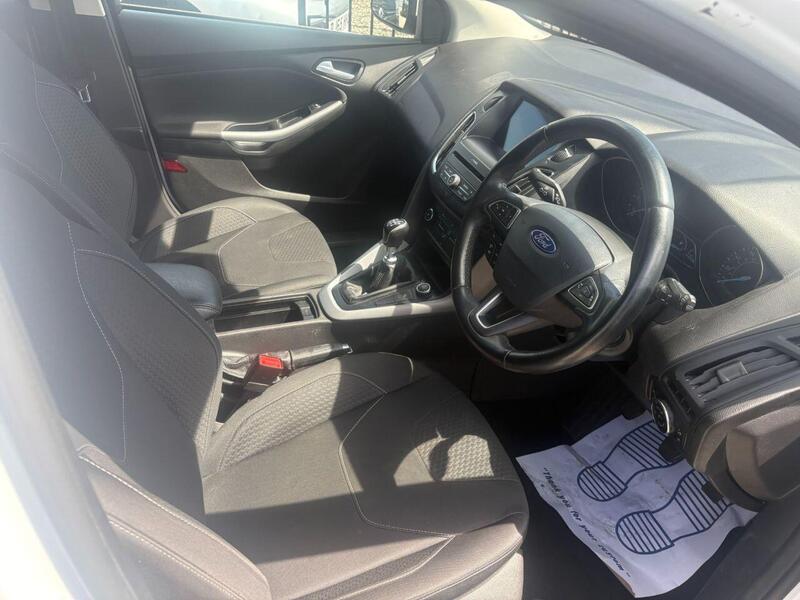 Ford Focus view 7