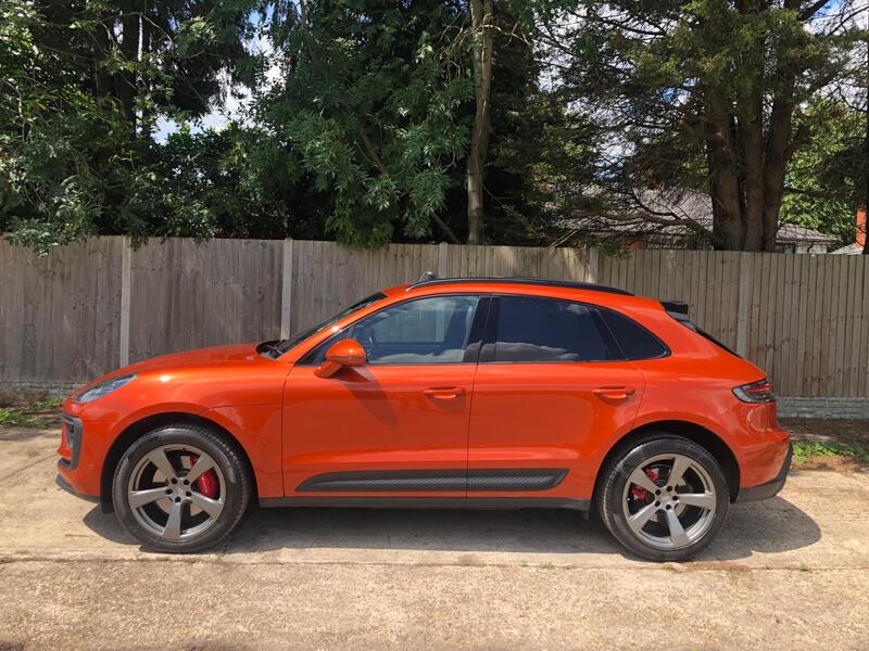 Porsche Macan view 3