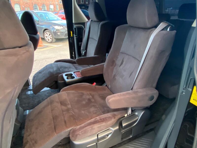 Toyota Alphard view 17