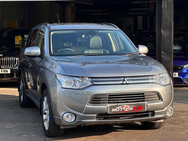 Mitsubishi Outlander view 2