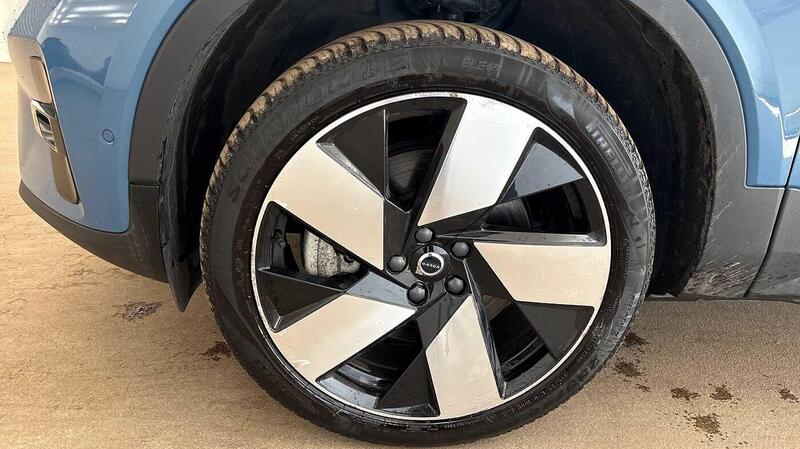 Volvo XC40 view 4