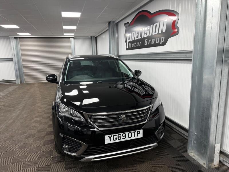 Peugeot 5008 view 2