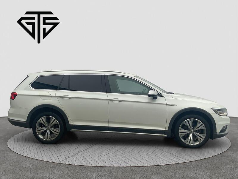 Volkswagen Passat view 2