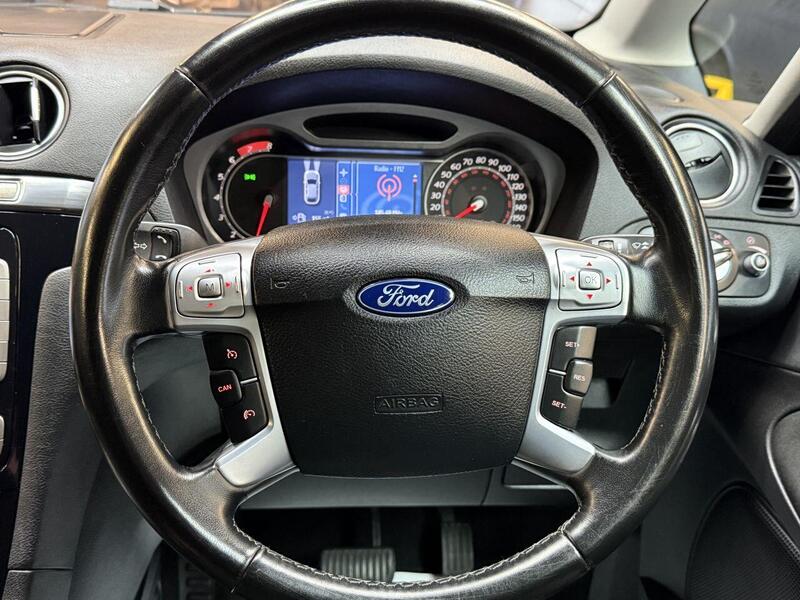 Ford Galaxy view 13