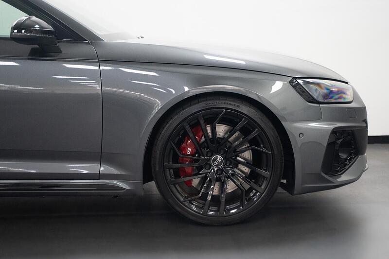 Audi RS4 Avant view 4