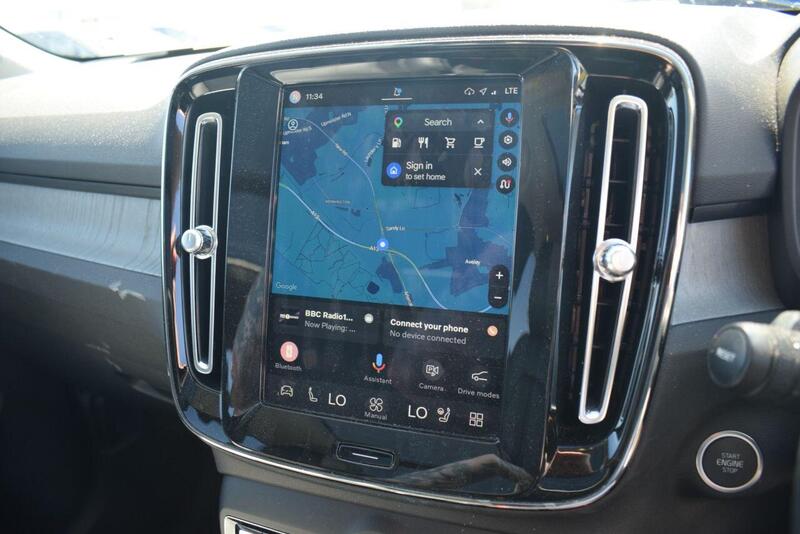 Volvo XC40 view 4