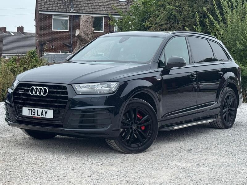 Audi Audi Q7 view 2