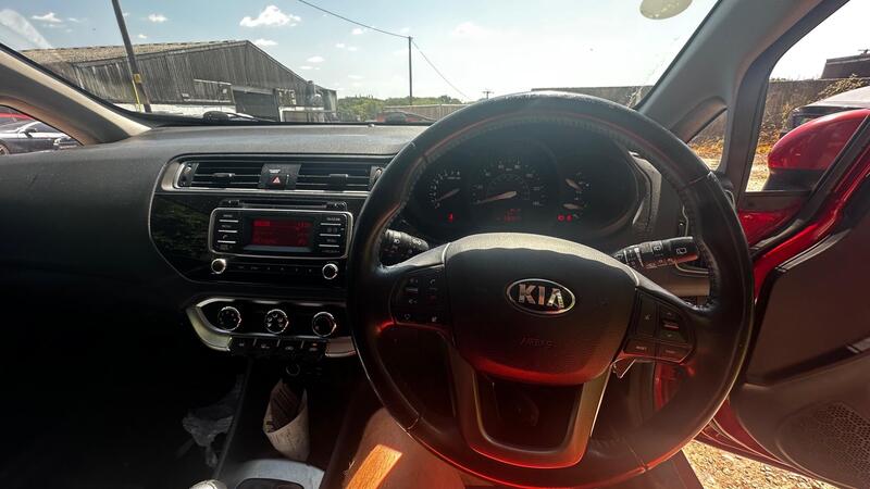 2015 Kia Rio — photo 21