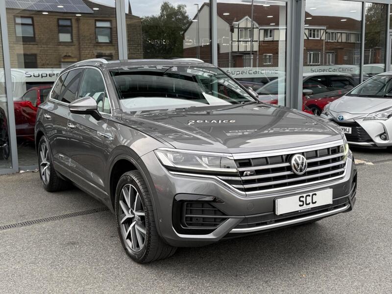Volkswagen Touareg view 3