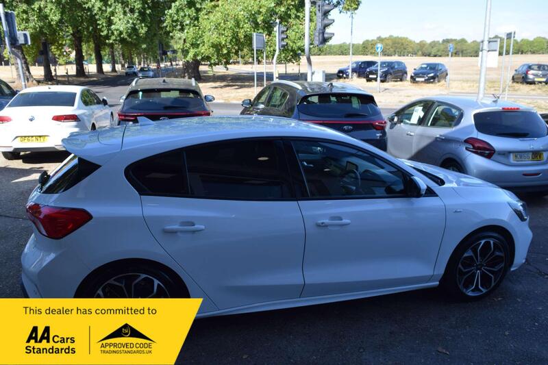 Ford Focus view 2