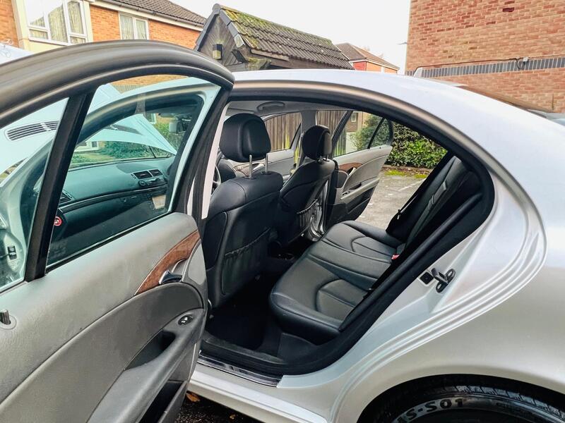 Mercedes-Benz E Class view 37