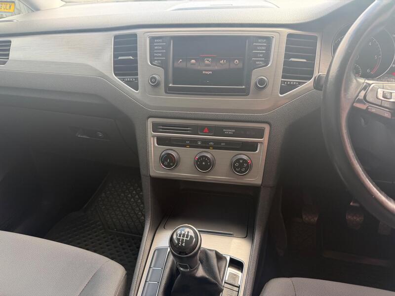 Volkswagen Golf Sportsvan view 4