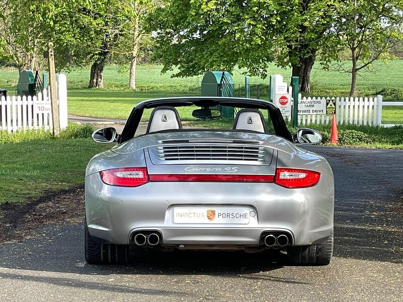Porsche 911 view 49
