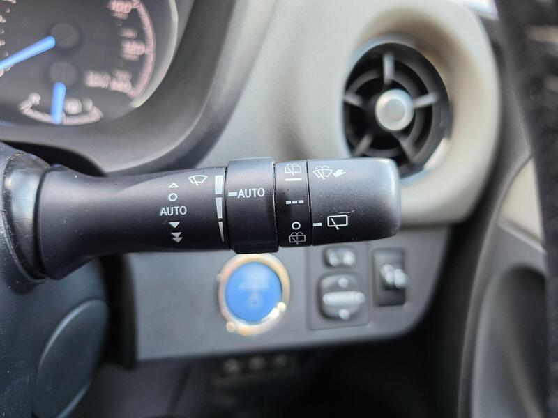 Toyota Yaris 1.5 VVT-h Icon Tech E-CVT Euro 6 (s/s) 5dr thumbnail 26