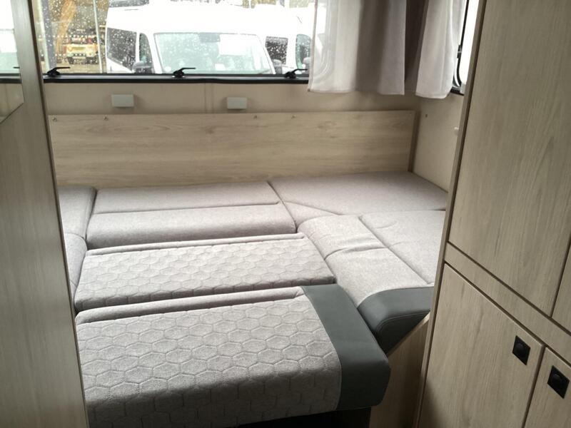 Auto-Trail Expedition C72 — image 16