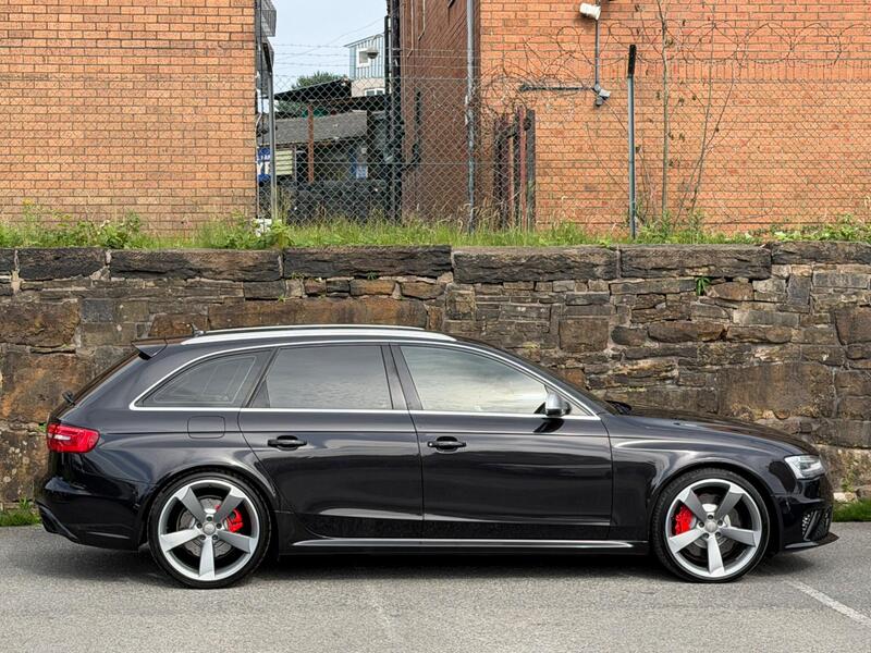 Audi RS4 view 7