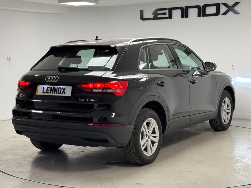 Audi Q3 view 7