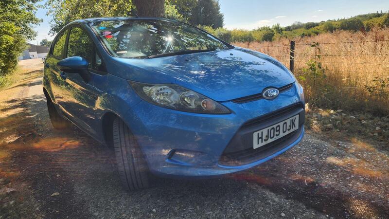 2009 Ford Fiesta — photo 16