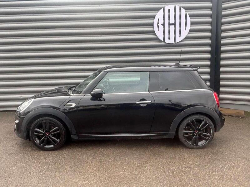 Mini Hatch view 3
