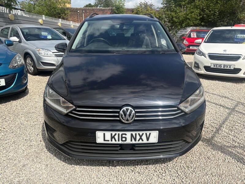 Volkswagen Golf SV view 2