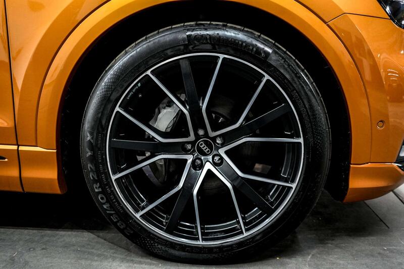 Audi Q8 view 5