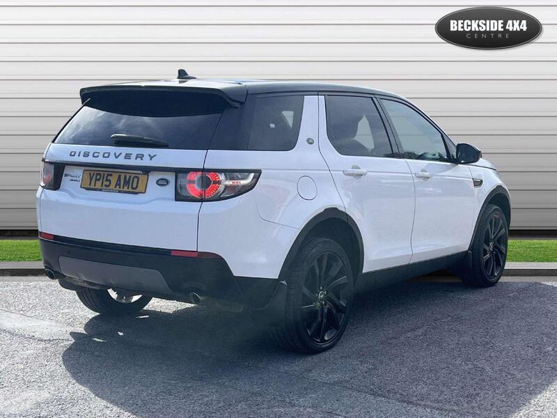 Land Rover Discovery Sport view 3