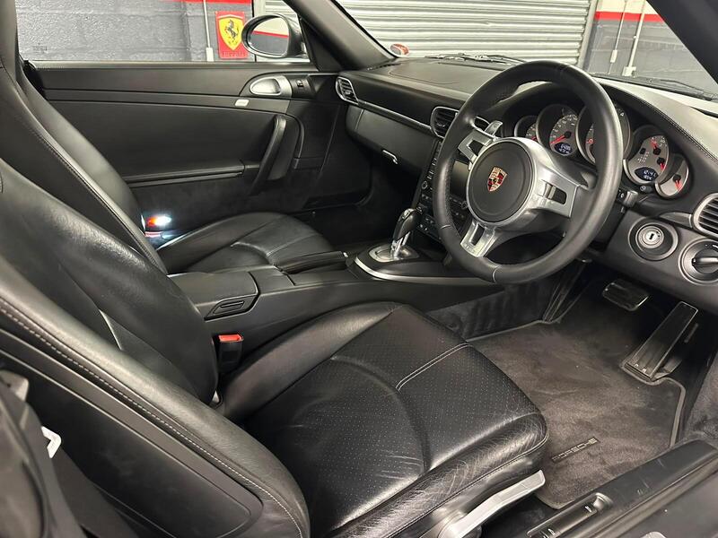 Porsche 911 view 3