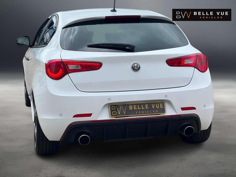 Alfa Romeo Giulietta view 4
