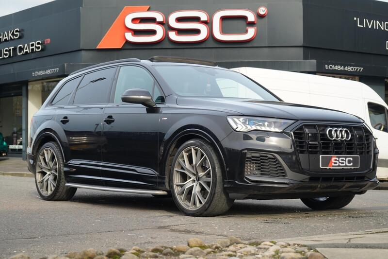 Audi Q7 view 5