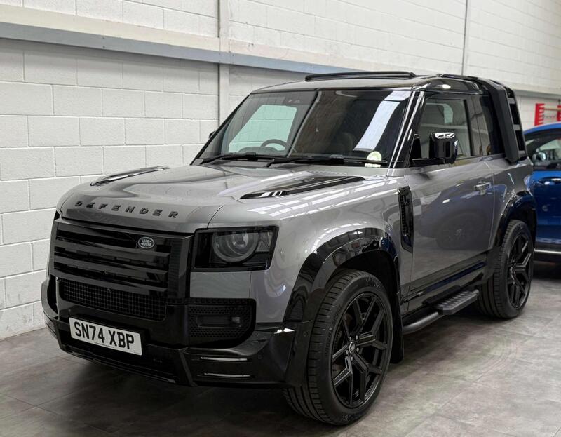 Land Rover Defender 90 view 3