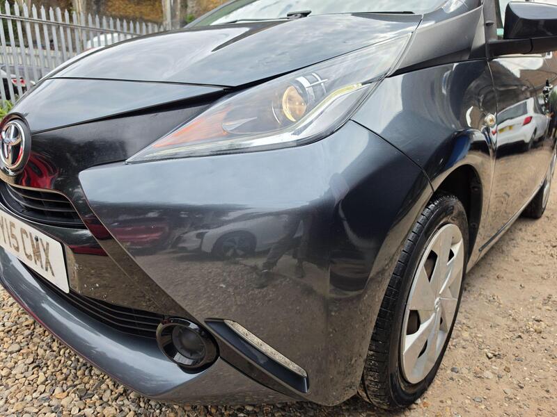 Toyota AYGO 1.0 VVT-i x-play Euro 5 5dr Euro 5 thumbnail 9