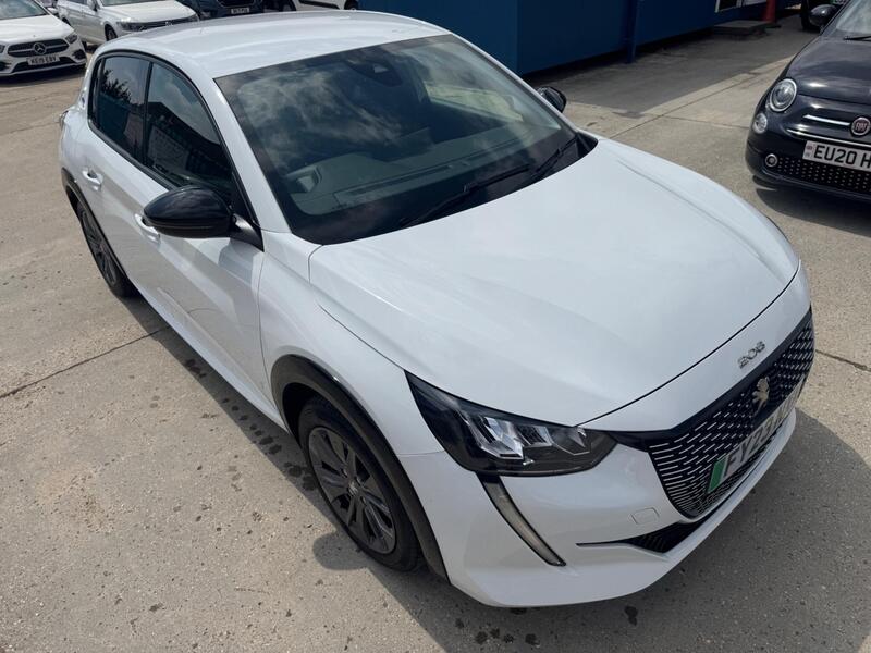 Peugeot E-208 view 5