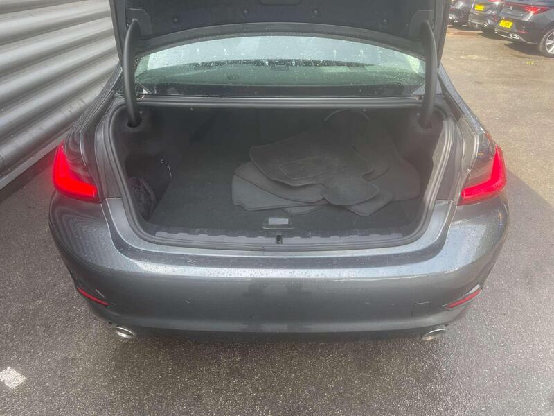 BMW 3 Series view 6