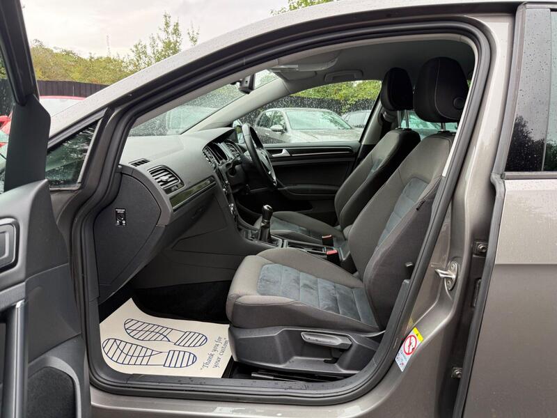 Volkswagen Golf view 3