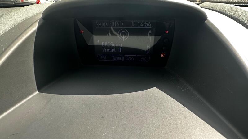 2011 Ford Fiesta — photo 18