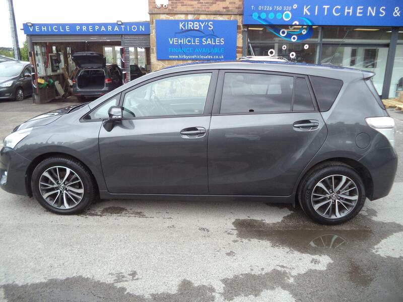 Toyota Verso view 4