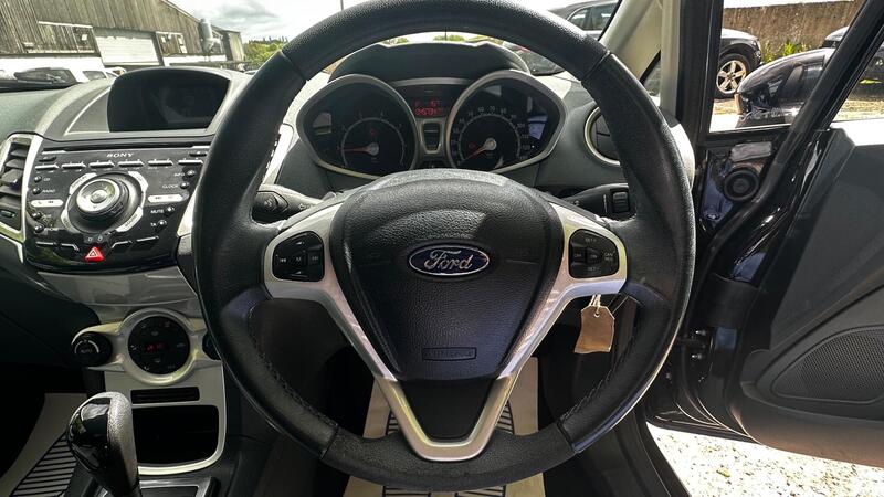 2011 Ford Fiesta — photo 15